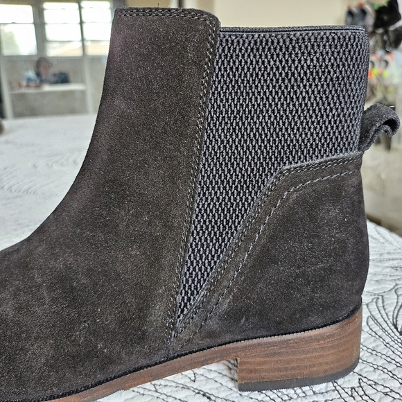 NWOB EUC Oobash Shari Chelsea Suede Boot Black Women Size 9 - Picture 6 of 13
